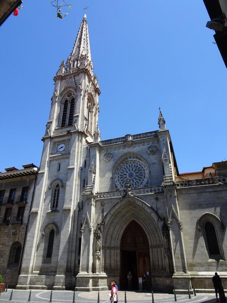 Catedral de Santiago de Bilbao. Fuente: Hugh Llewelyn, Flickr.  